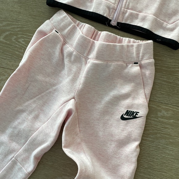 Nike Pink Outfit, size 5-6, Girls - Picture 2 of 9